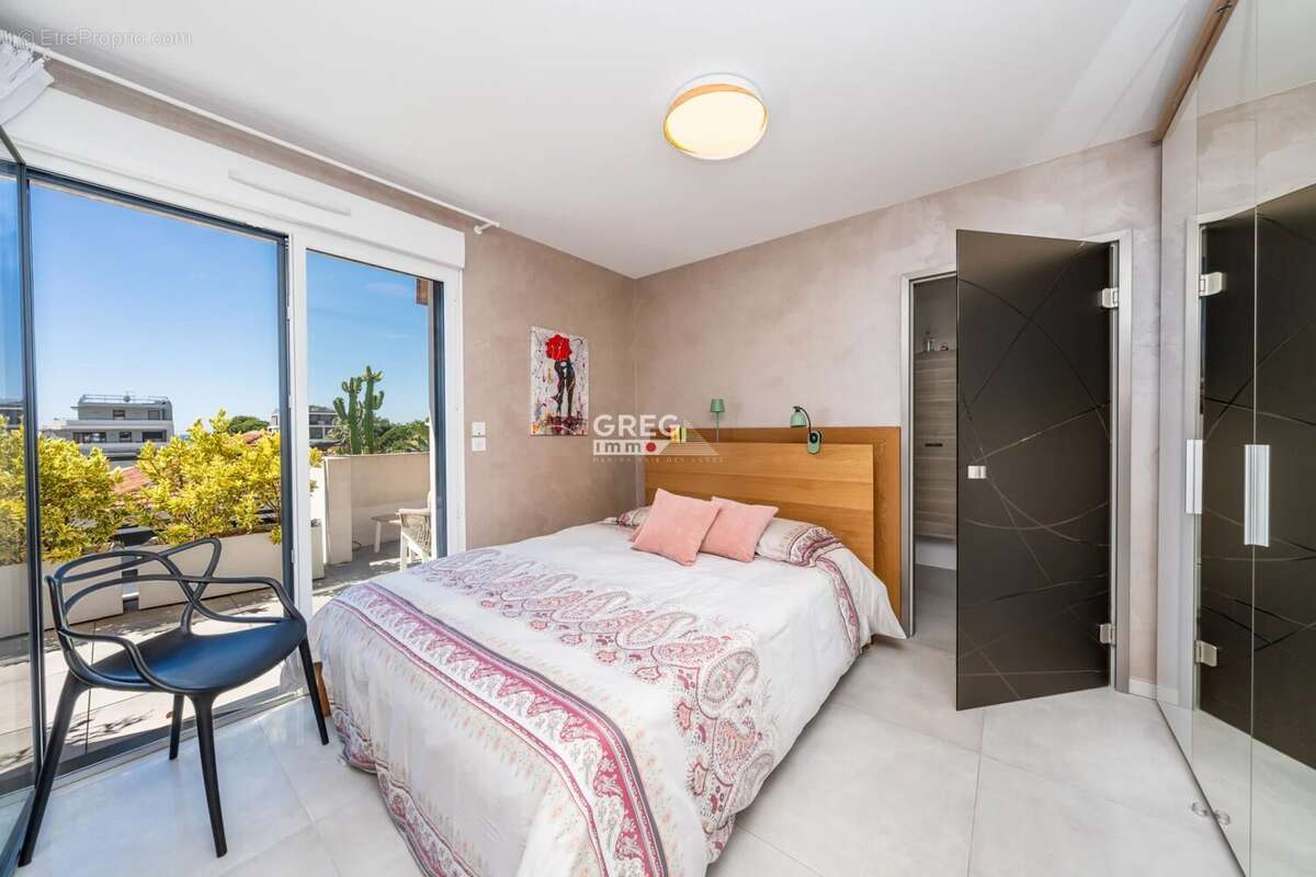 Appartement à SAINT-LAURENT-DU-VAR
