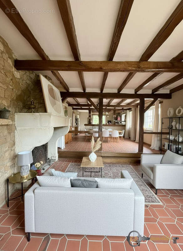 Home staging virtuel IA - Maison à PETIT-REDERCHING