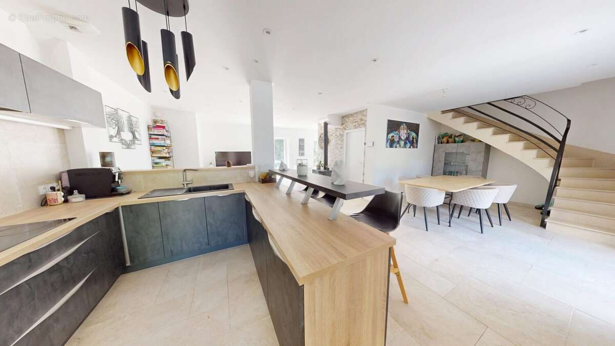 Maison 268 m² à Saint-Cyr-En-Val  - photo 3