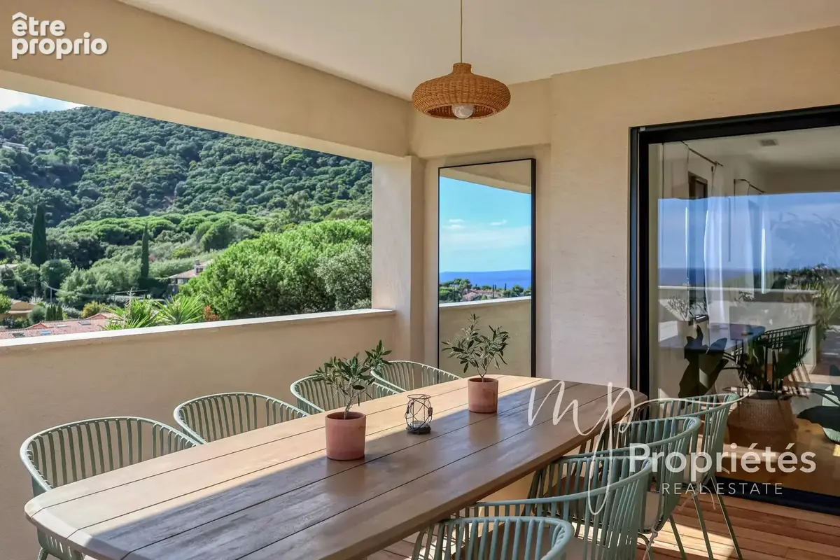 À VENDRE – Cavalaire-sur-Mer – Villa contemporaine avec vue mer 4 suites et prestations haut de gamme - photo 29