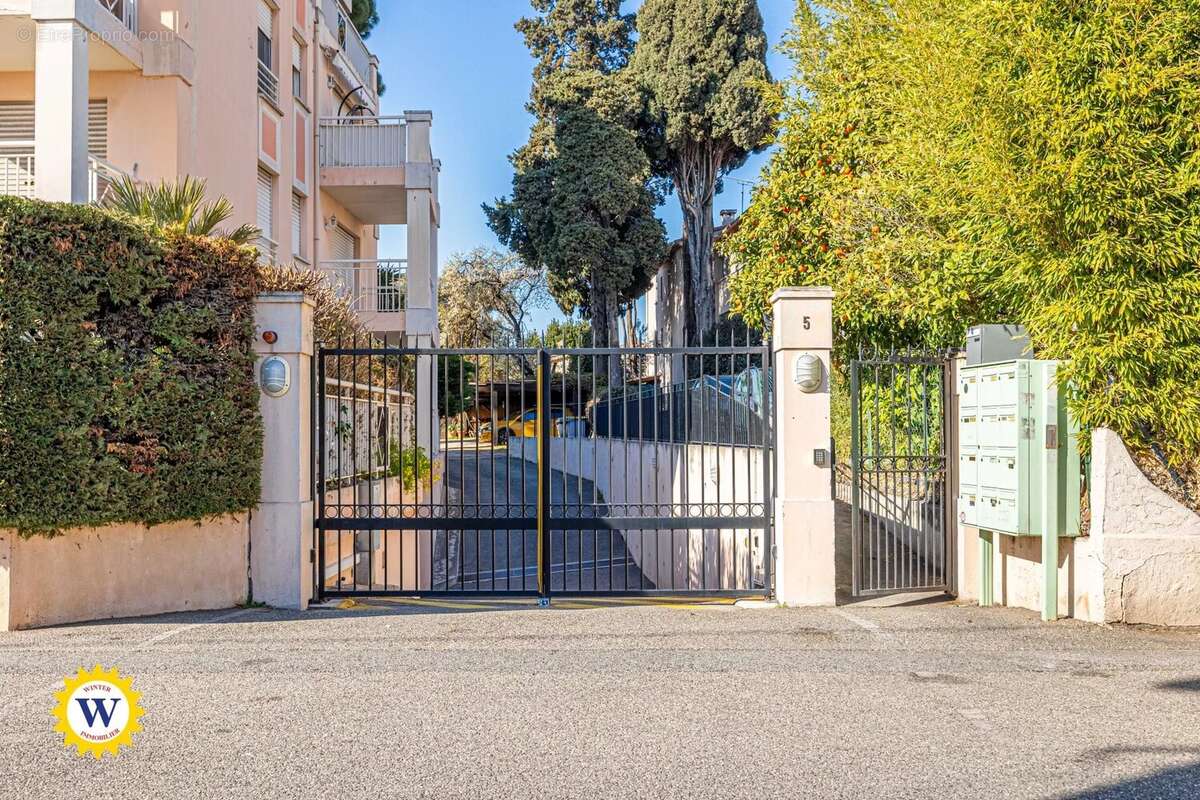 Appartement à SAINT-LAURENT-DU-VAR