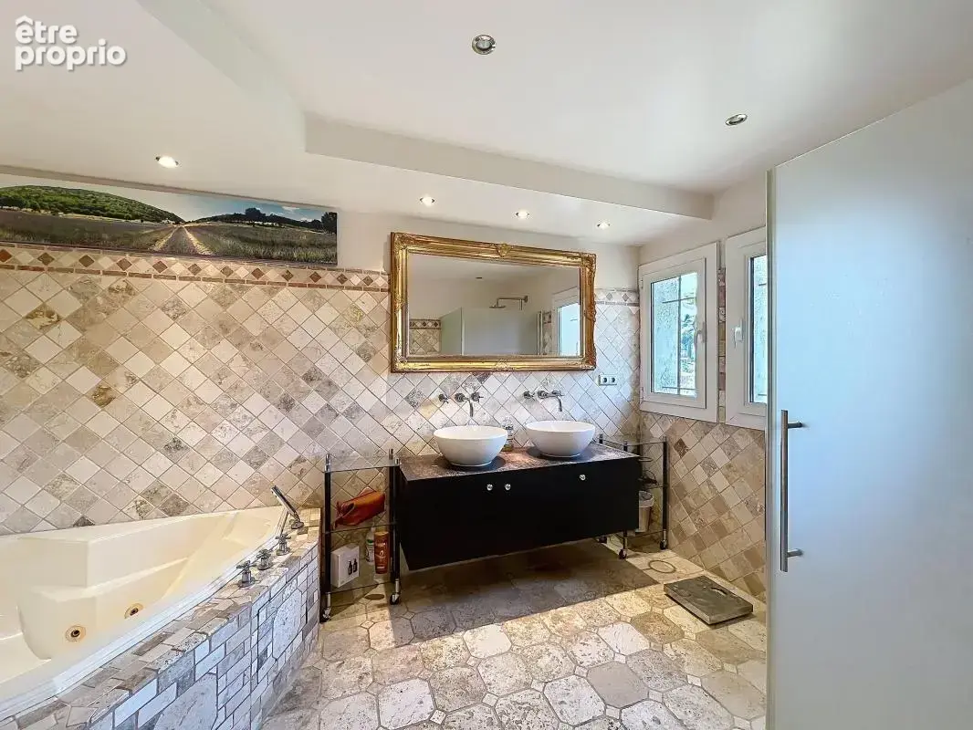 Belle Bastide familiale au sein d’un domaine privé - photo 15