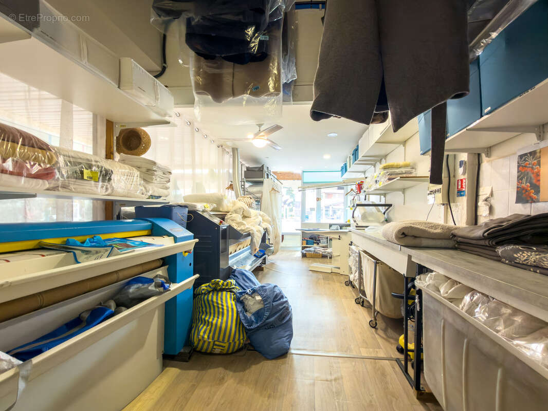 Commerce à LA LONDE-LES-MAURES