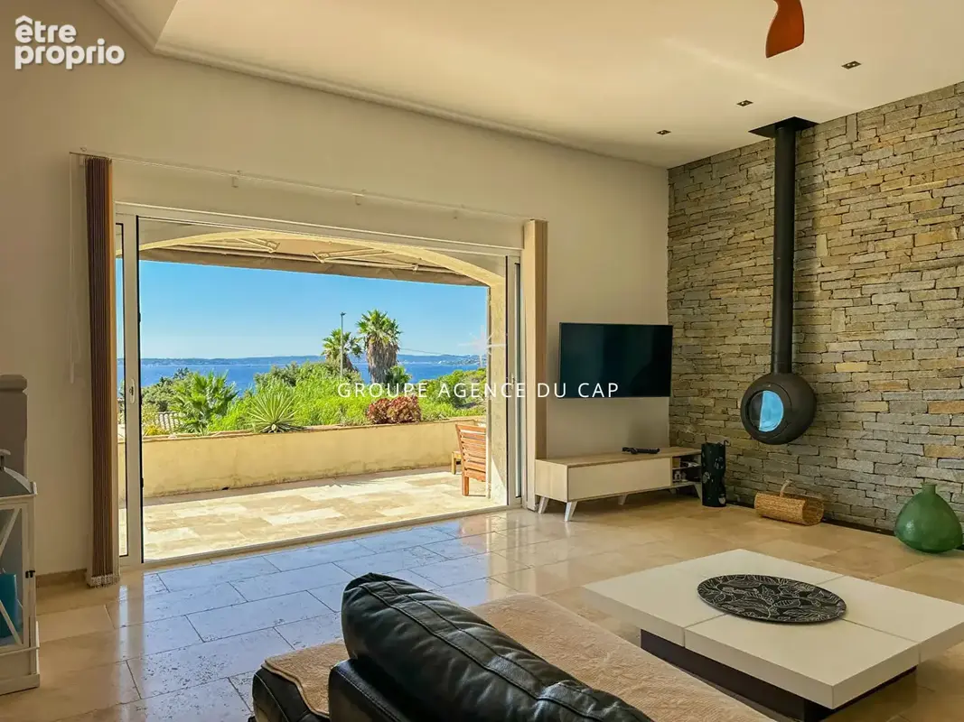 A vendre villa 6 chambres en suite piscine pool house vue mer panoramique sur st-tropez garages et parkings - photo 5