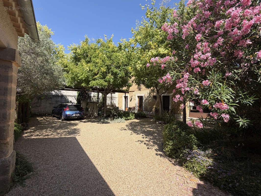 Maison à SAINT-QUENTIN-LA-POTERIE