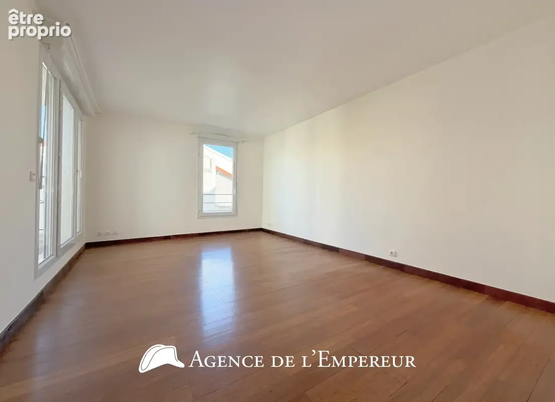 2 pièces de 49 m2 avec terrasse, parking et cave. - photo 5