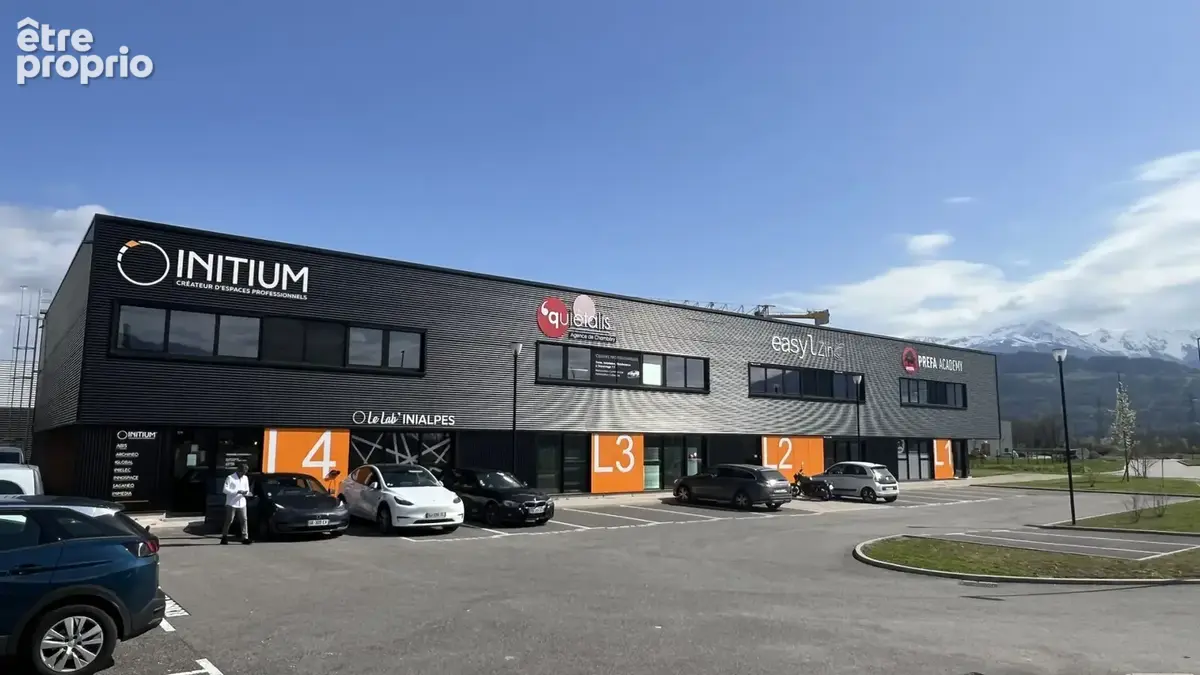 Bureaux Locaux d'Activités à Vendre - 351m2 proche MONTMELIAN (73) - photo 2