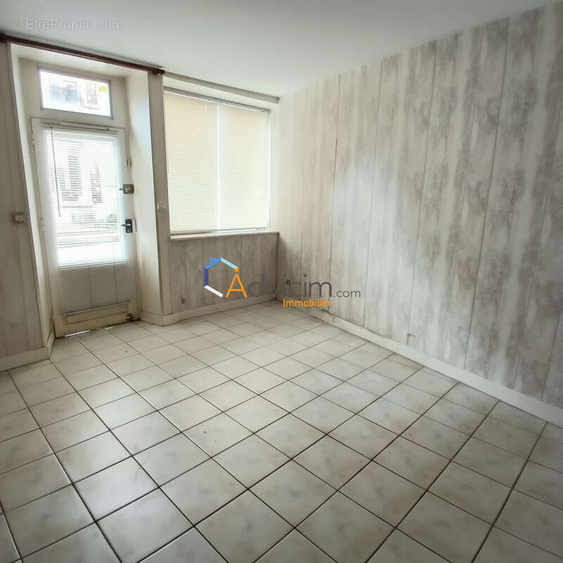 Maison à AINAY-LE-CHATEAU