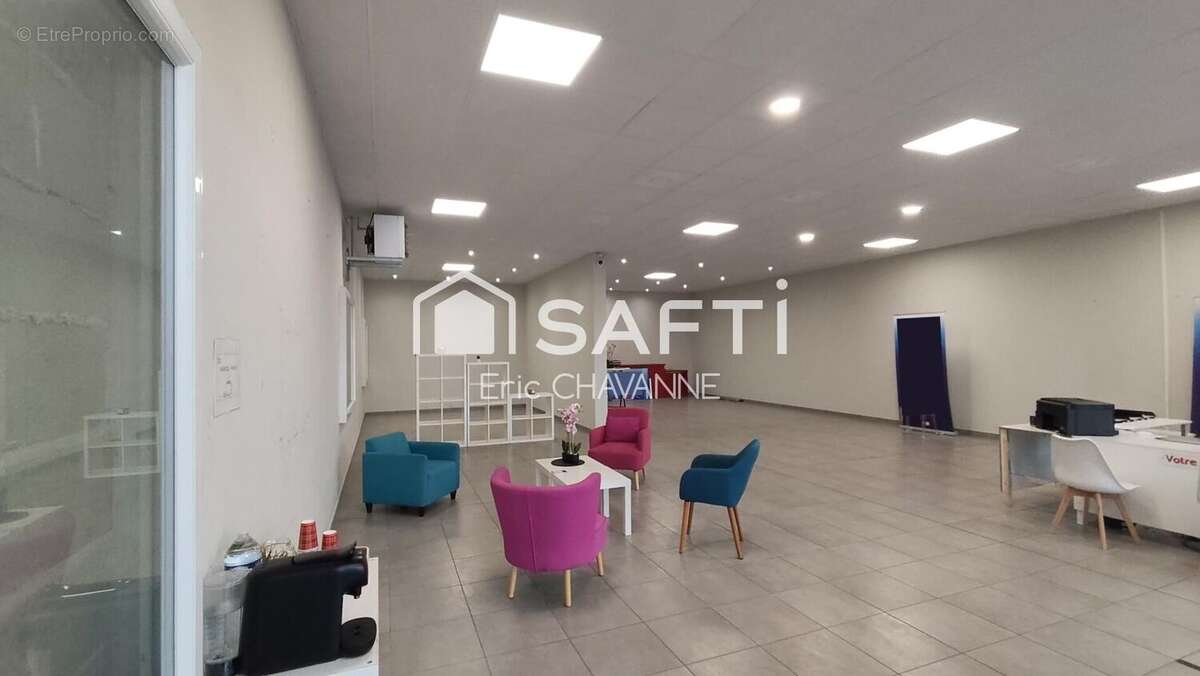 Photo 3 - Commerce à AUDINCOURT