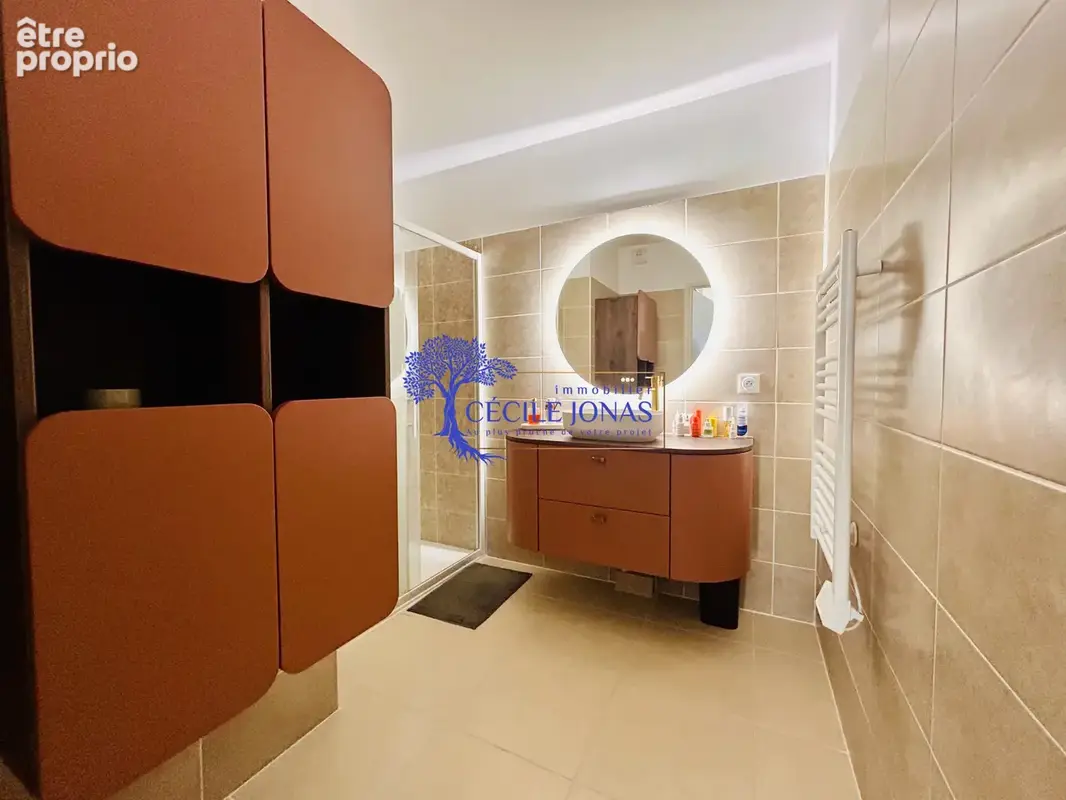 EXCLUSIVITÉ :Appartement récemment moderne T3 avec terrasse et parking double - photo 10