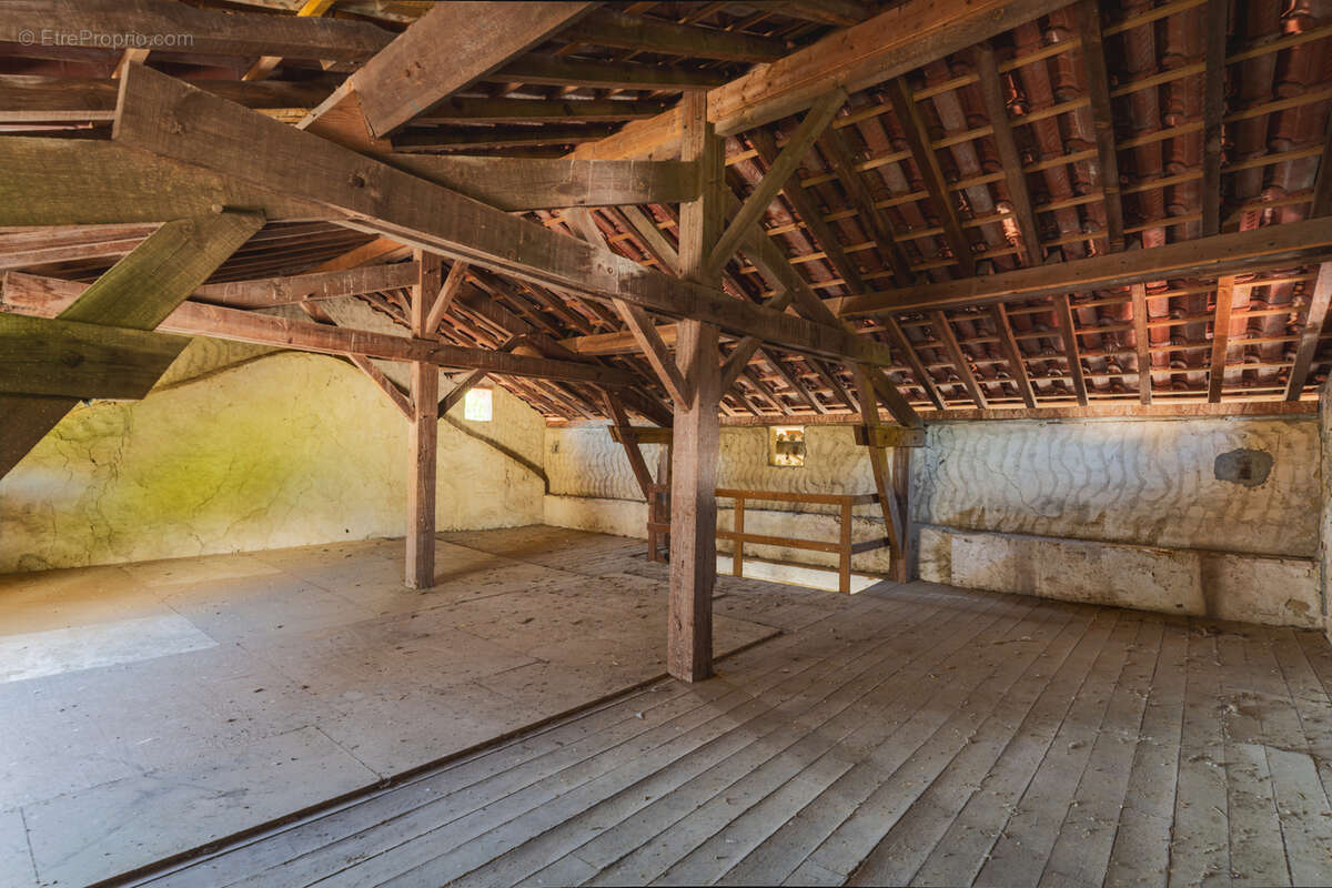 Grange à réhabiliter sur un terrain de 934m2 - photo 6