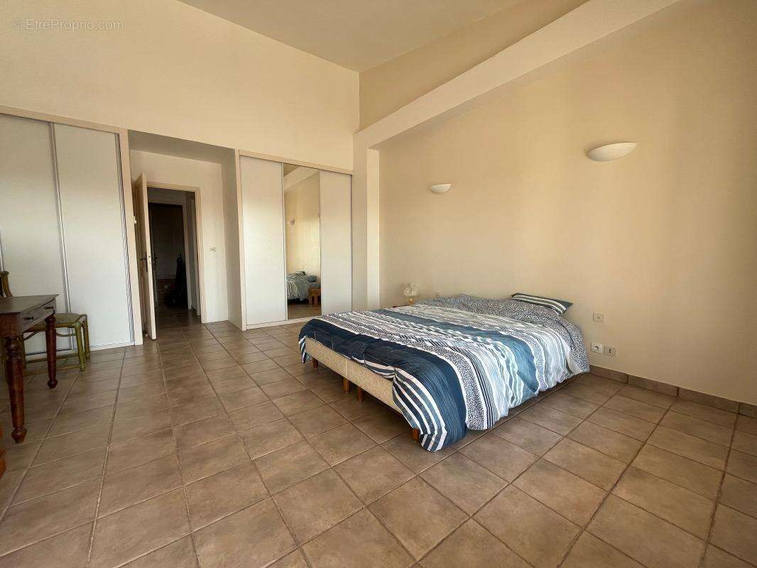 Meze, Appartement avec exceptionnel et rarissime emplacement sur le port - photo 23