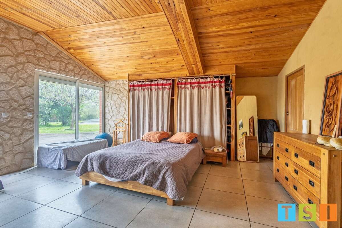 Maison à POUY-DE-TOUGES