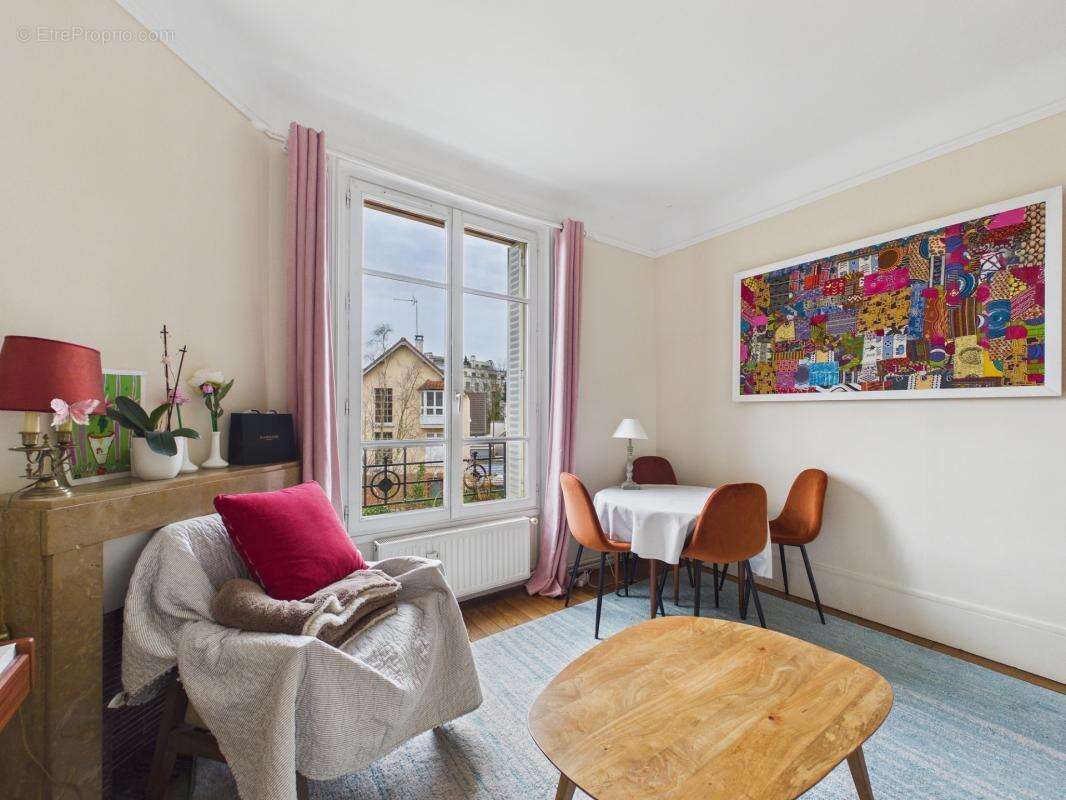 - 78000 versailles - quartier montreuil - charme de l'ancien - parquet moulures cheminees - expose sud sur jardin - grande cave  - photo 2