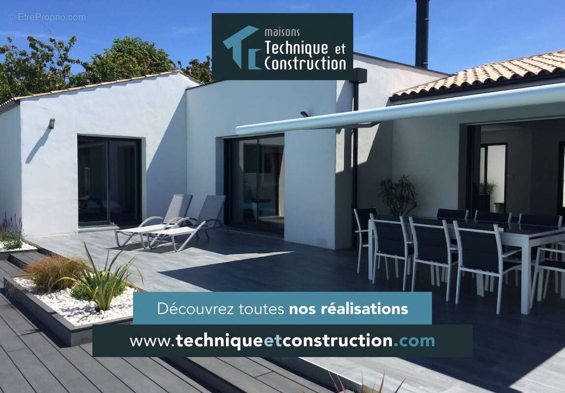 Terrain à SALLES-SUR-MER