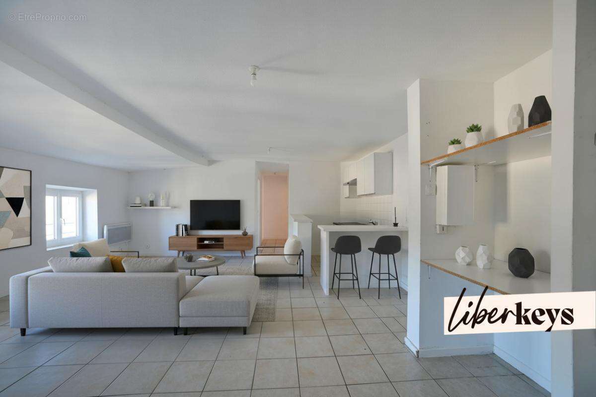 Appartement à COMPS