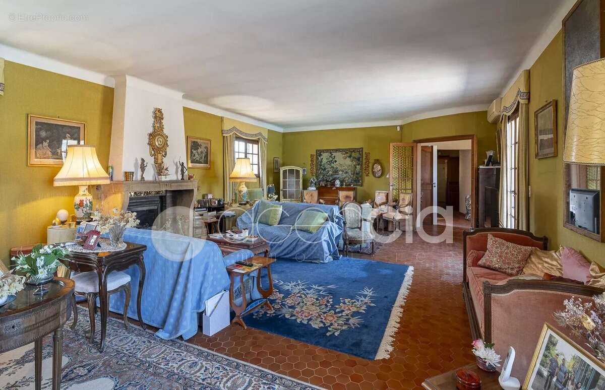 Maison à ROQUEFORT-LES-PINS