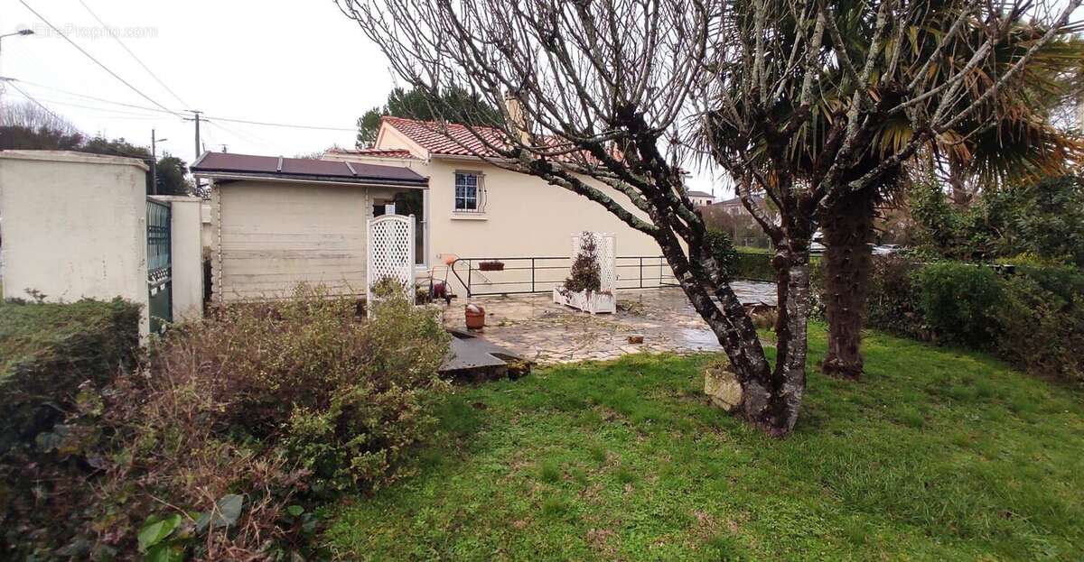 Maison à SAINTES