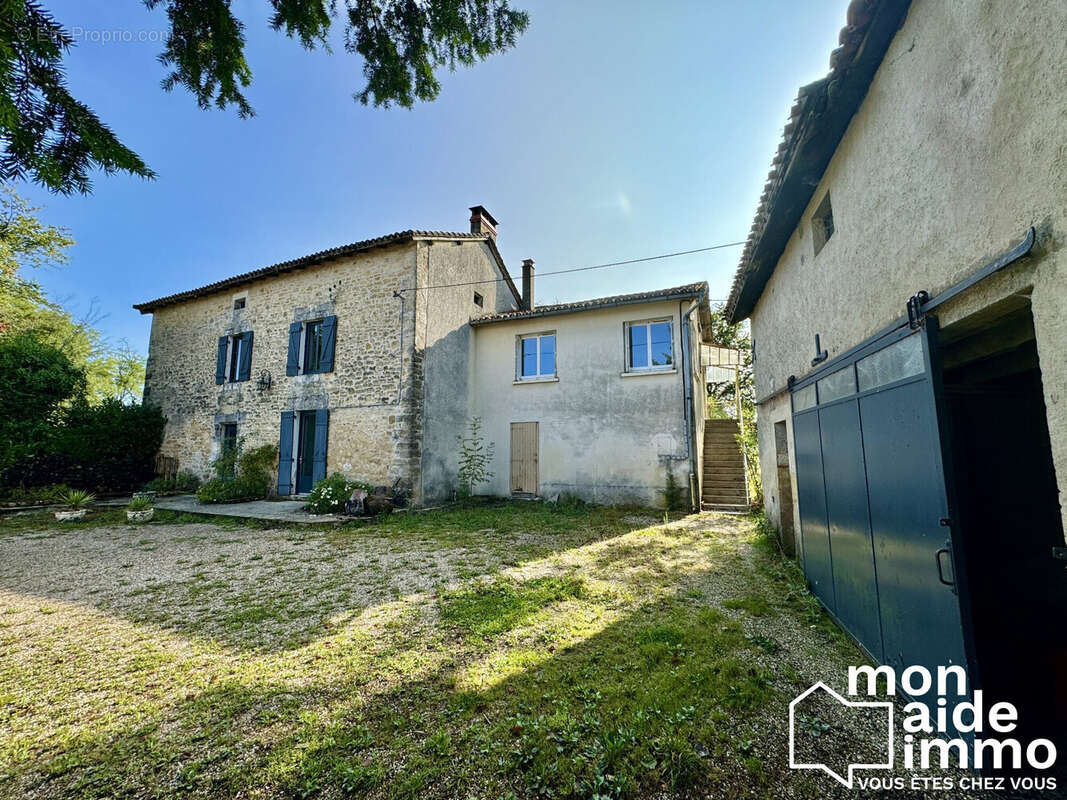 Maison à THIVIERS