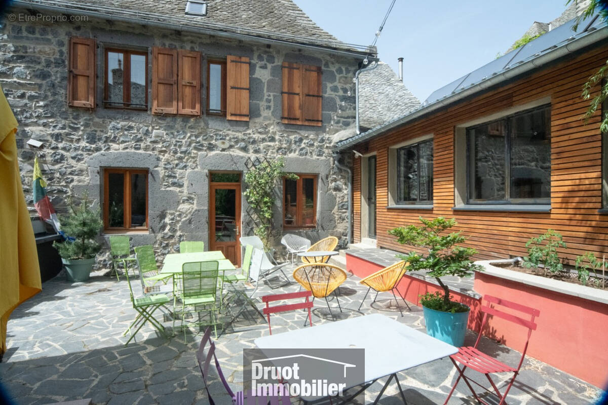 Commerce à LAGUIOLE