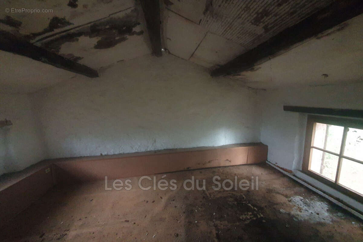 Maison 55 m² à Le Val  - photo 6