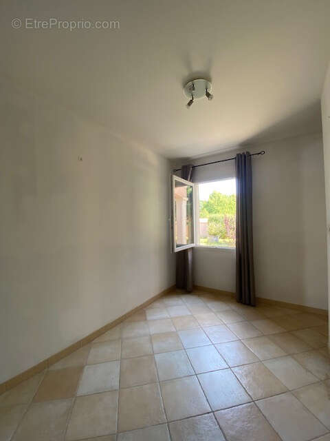 ROULLET SAINT ESTEPHE Maison de plain pied 169 m2  3 chambres secteur calme - photo 21