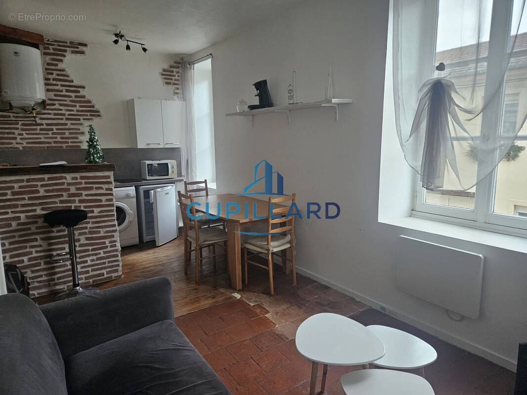 Appartement à LE COTEAU