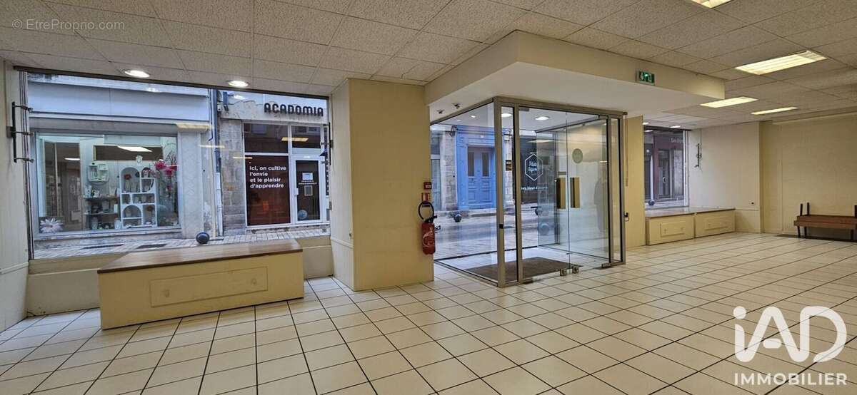 Commerce 112 m² à Castres  - photo 3