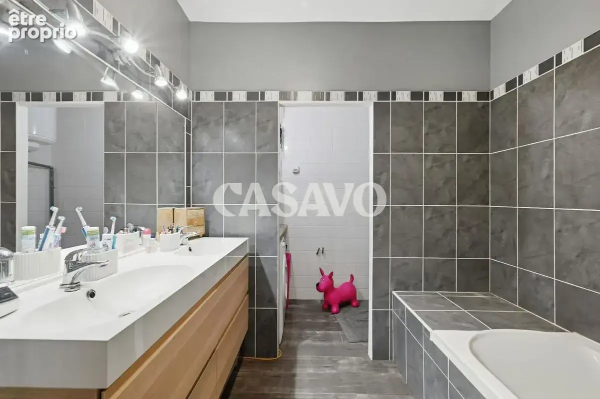 Vente Maison 8 pièces de 236m² - 13760 Saint-Cannat - photo 25