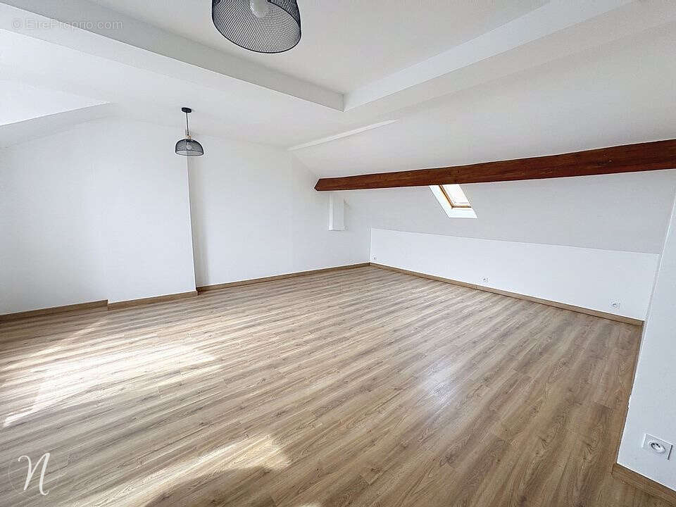 Appartement à UNIEUX