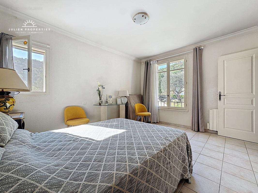 Maison à MANDELIEU-LA-NAPOULE