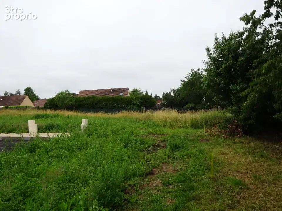 Terrain à THIERS-SUR-THEVE