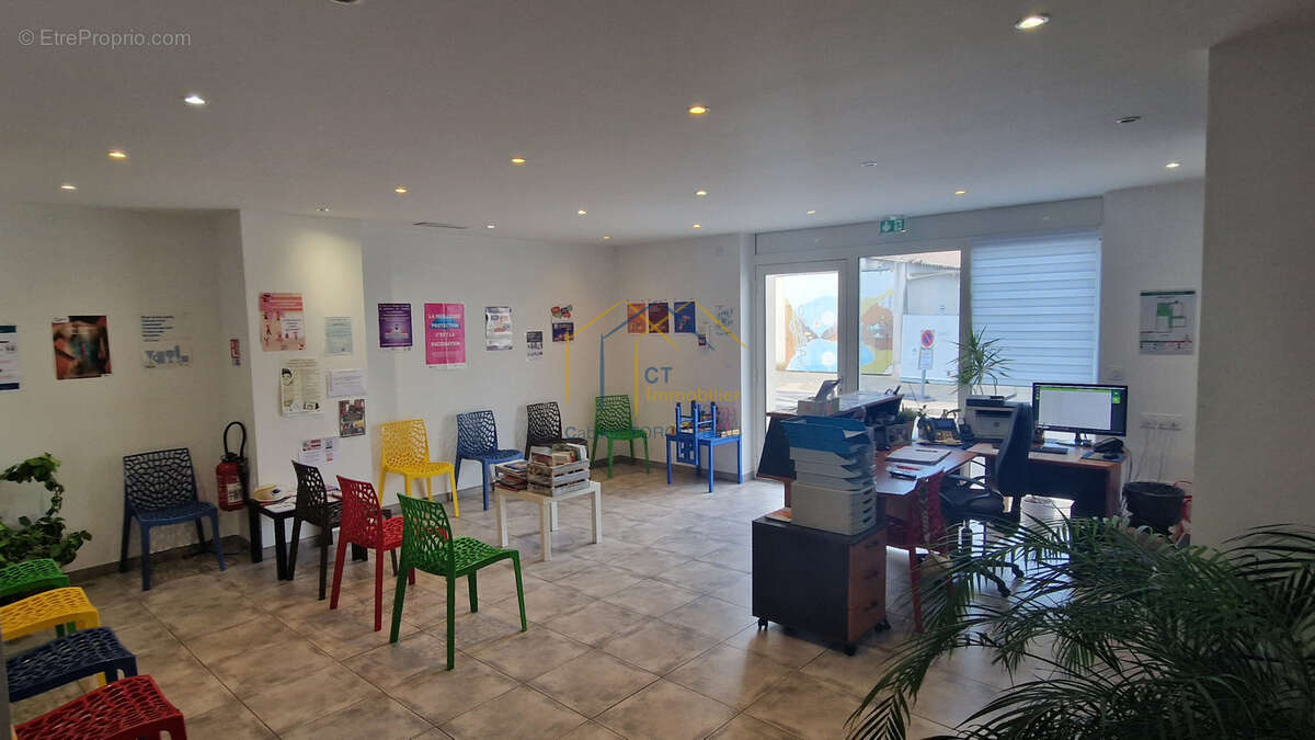 Local professionnel + logement - photo 2