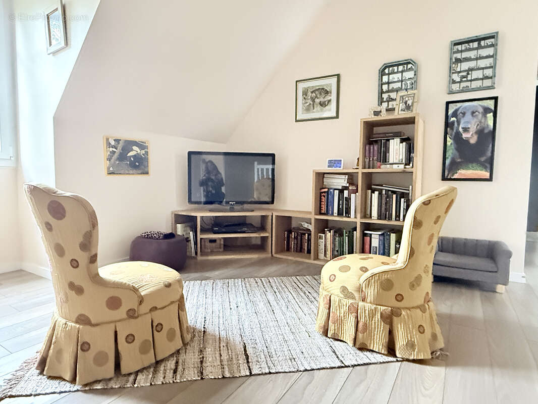 Maison à MORAINVILLIERS