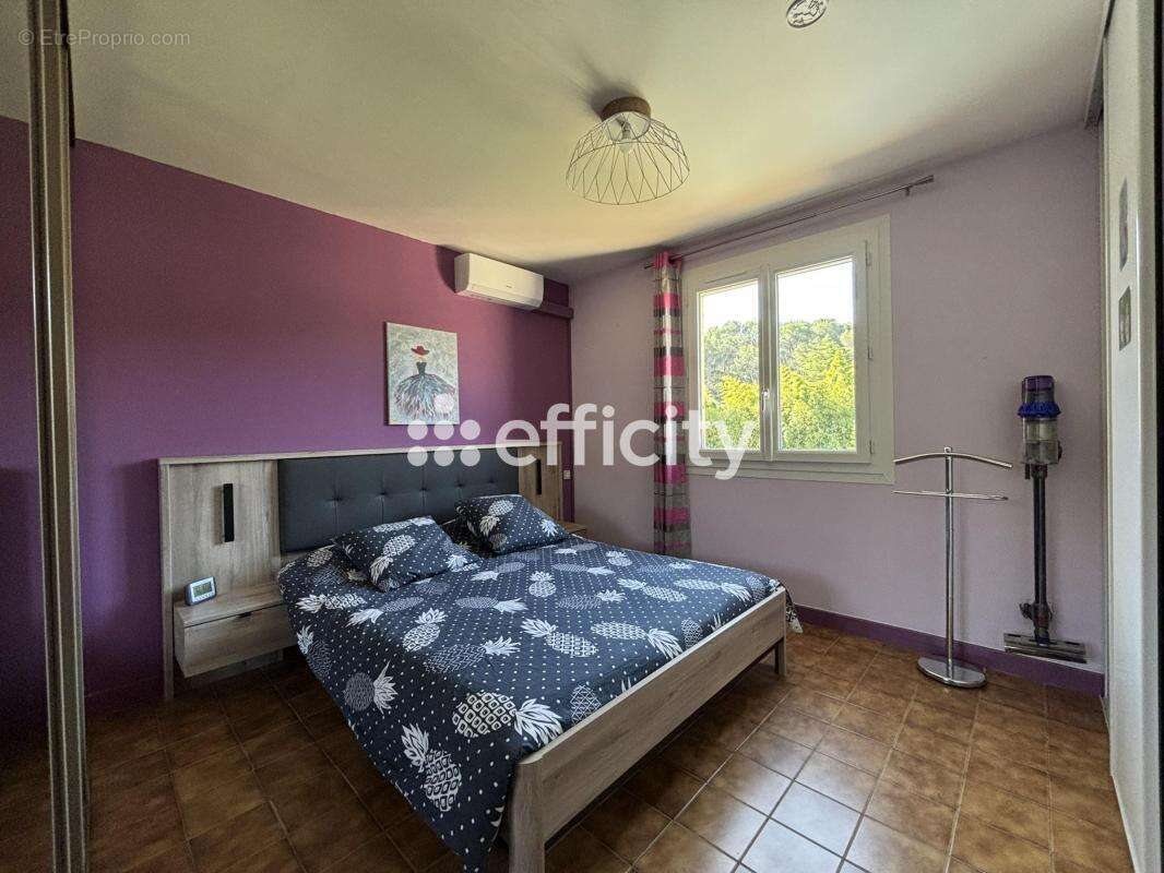 Maison à SIMIANE-COLLONGUE