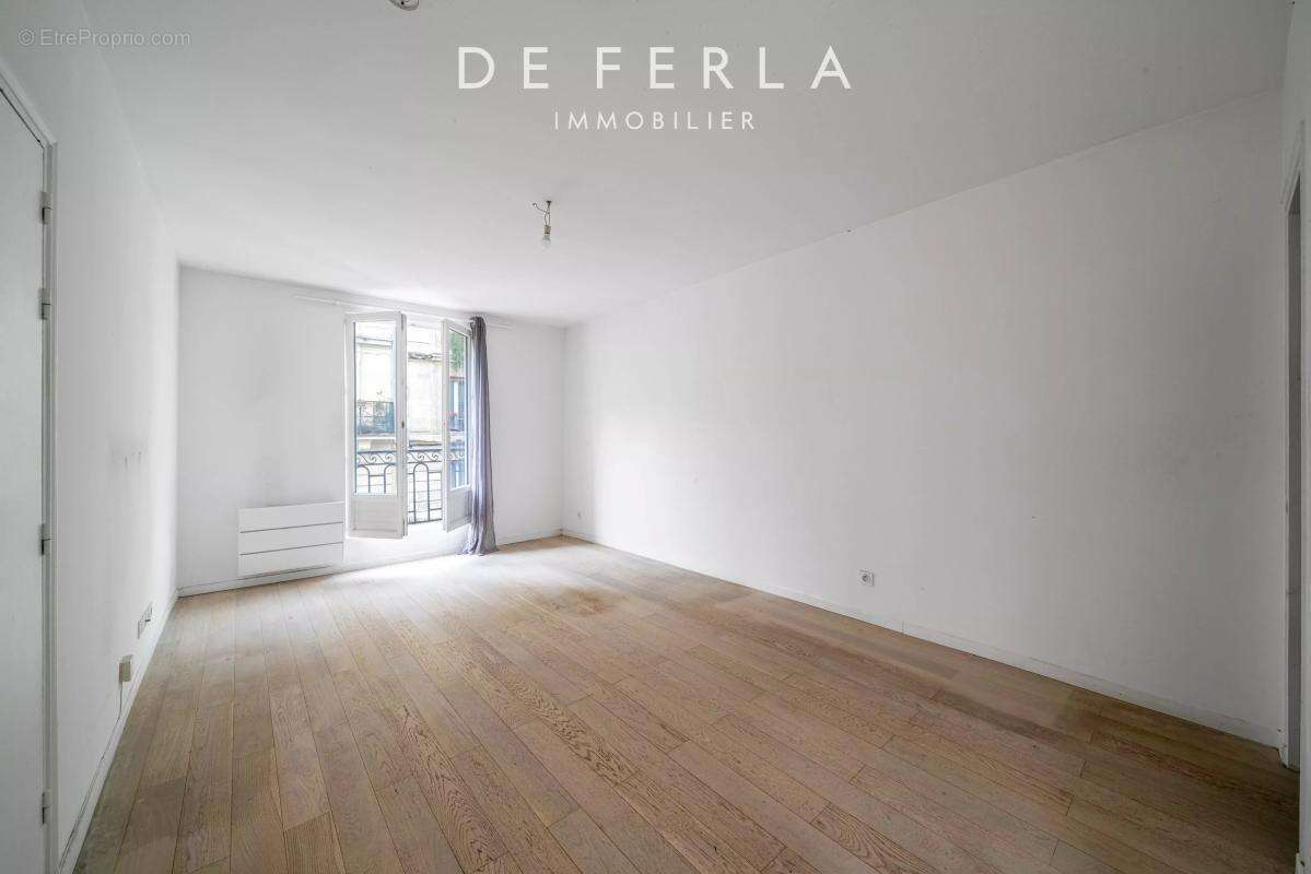 Appartement à PARIS-14E