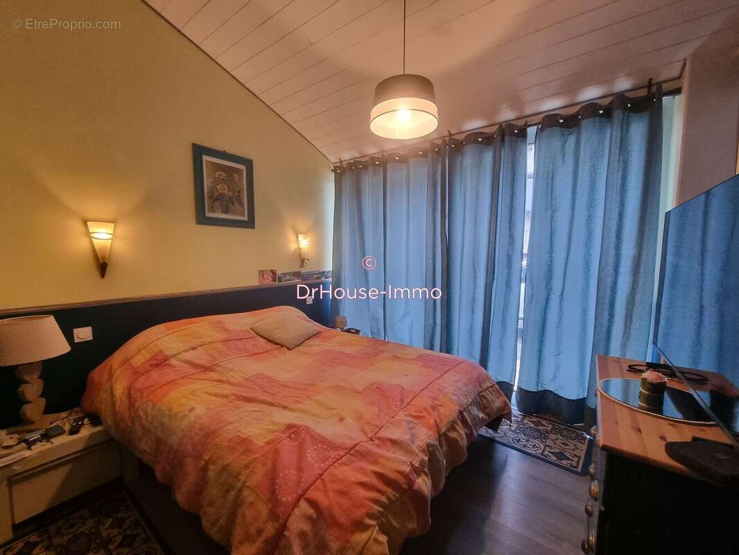 Maison 240 m² à Saint-Maurice-De-Lestapel  - photo 32