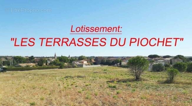 Terrain à POUZOLLES