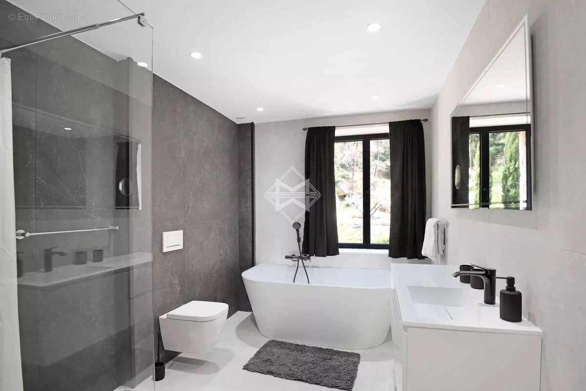 Maison à TOURRETTES