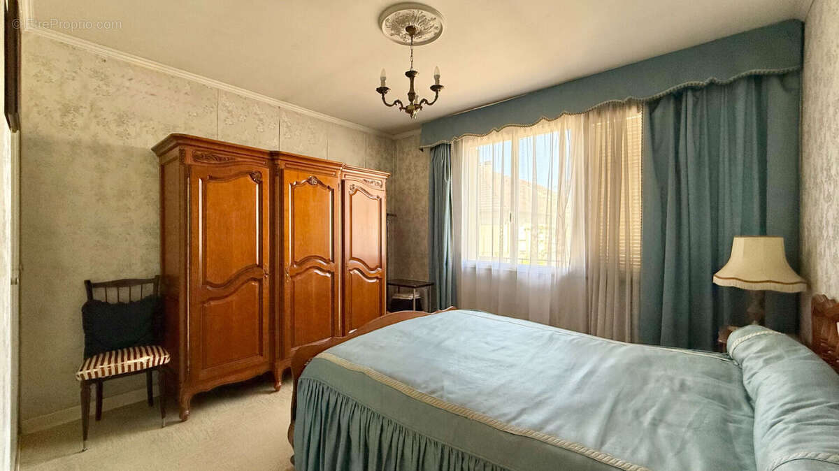 Maison à SAINTE-GENEVIEVE-DES-BOIS