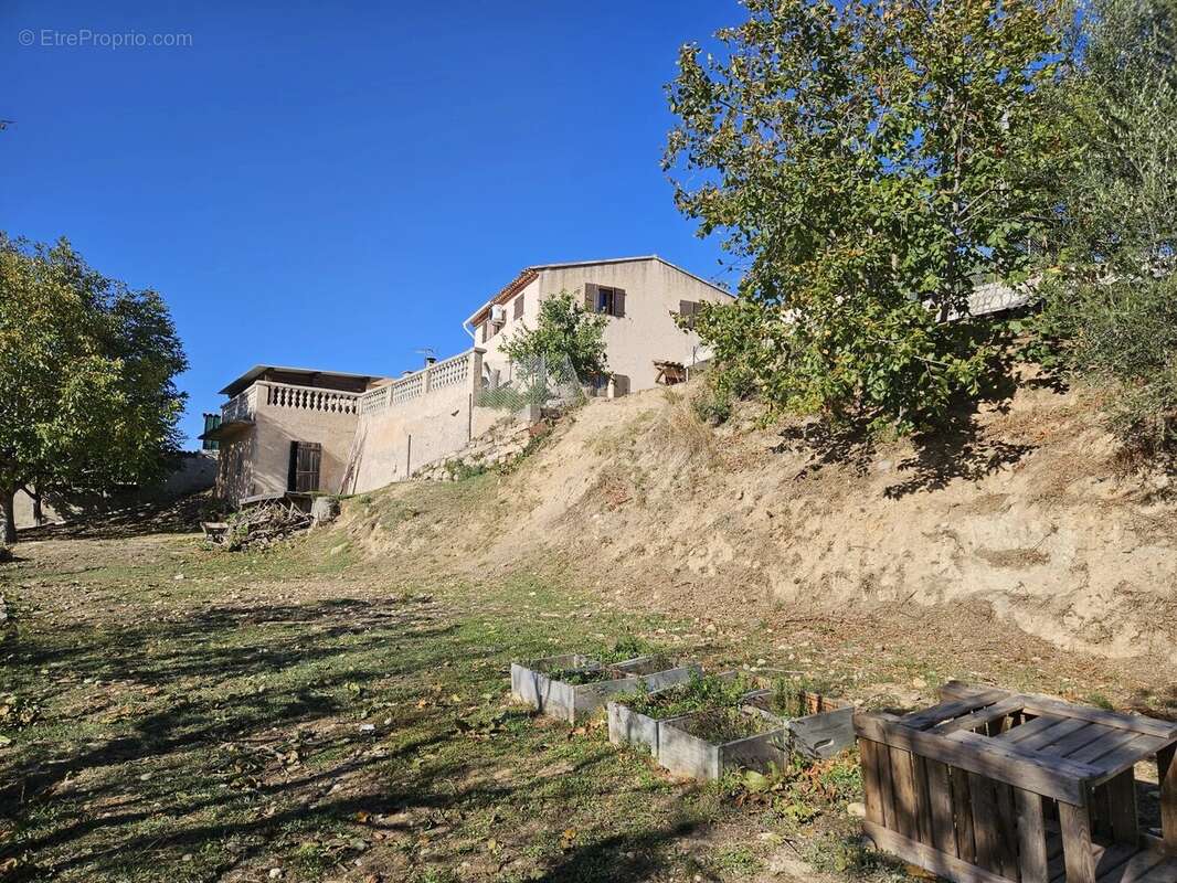 Maison à SAINT-LAURENT-DU-VAR
