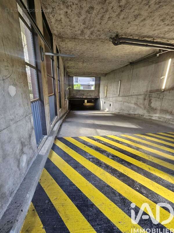 Photo 2 - Parking à CERGY