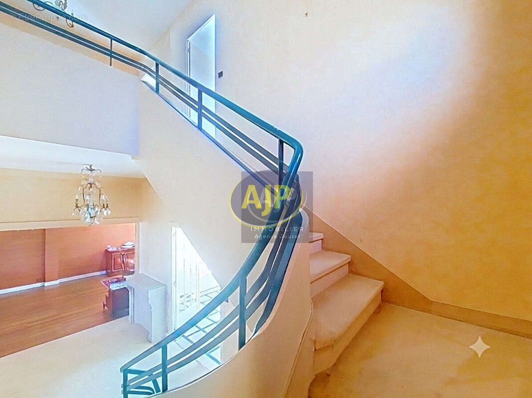 Maison  8 pièce(s) 216 m2 - photo 4