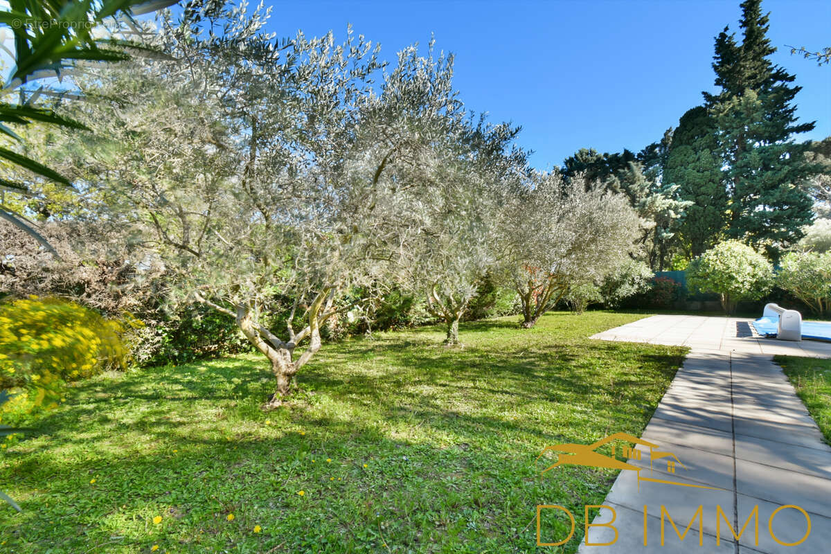 Maison à CHATEAUNEUF-DE-GADAGNE