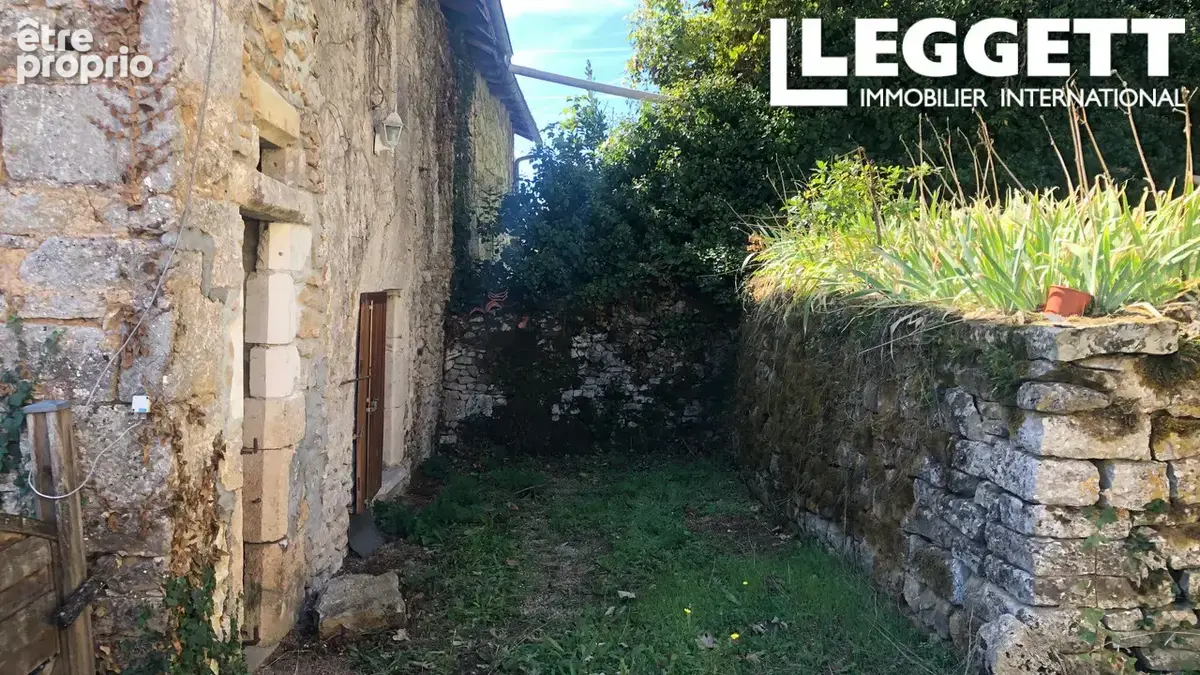 Ensemble immobilier à fort potentiel — Idéal investisseur ou projet mixte au coeur de Nanteuil en Vallée - photo 9