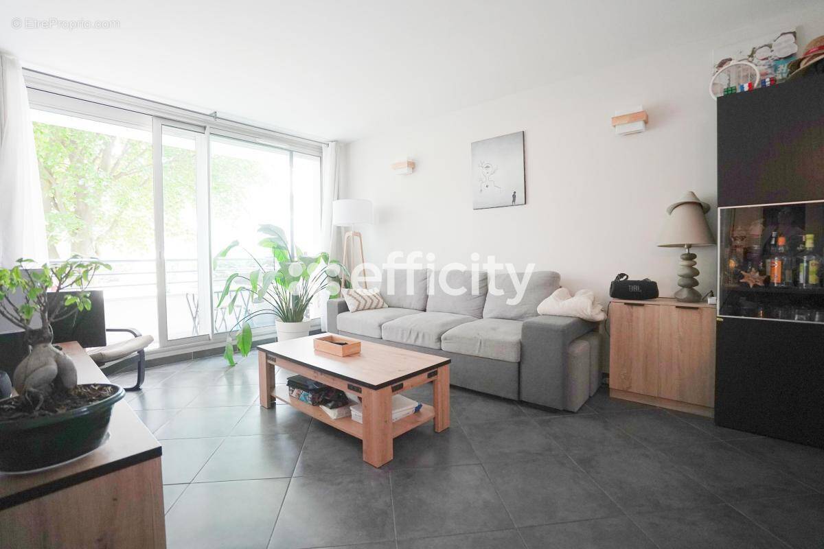 Appartement à FRESNES