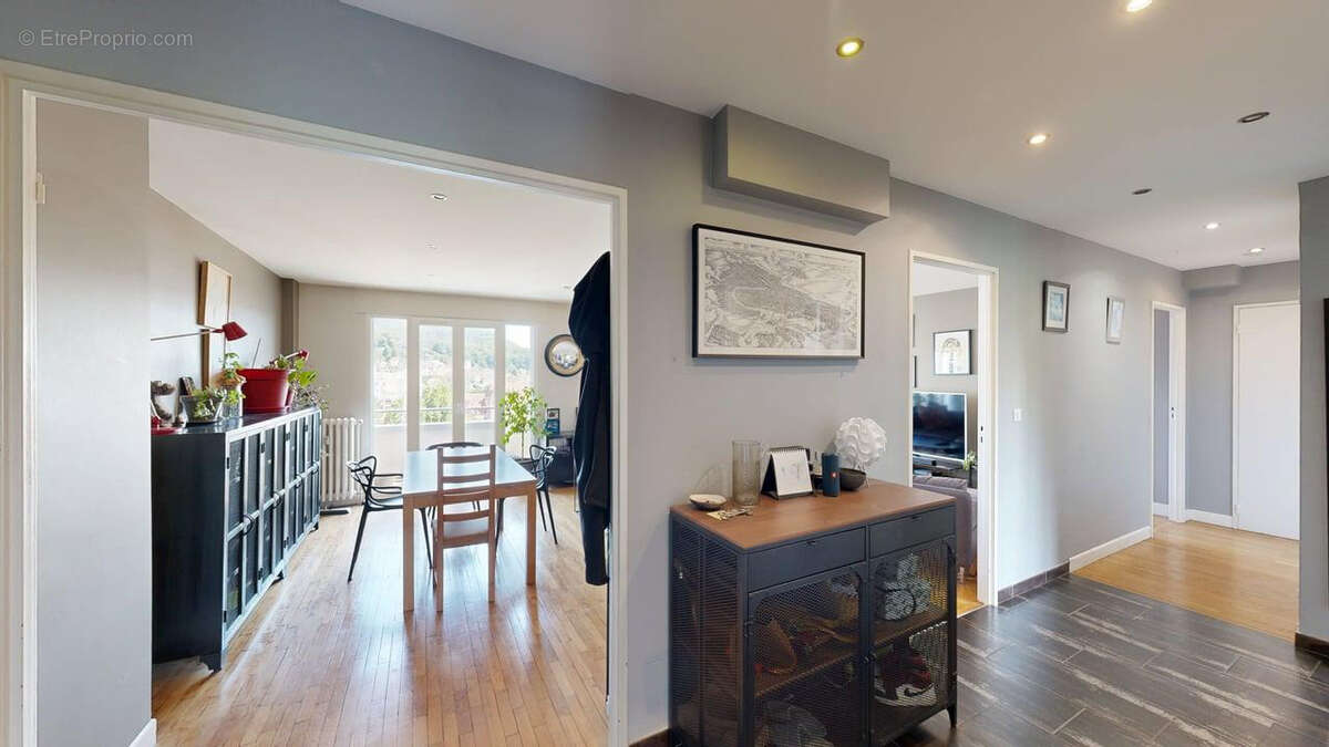Chaprais : bel appartement 3 chambres avec vue Citadelle - photo 7