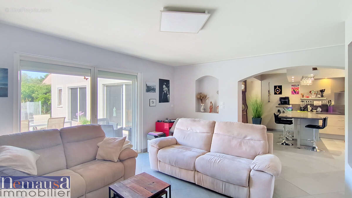 POULX, Villa contemporaine de plain-pied 156 m2, 4 chambres, Studio indépendant de 20m2, Piscine, DPE B - photo 2
