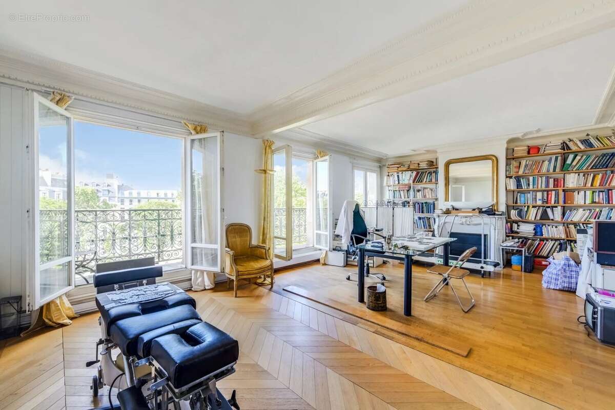Appartement à PARIS-8E