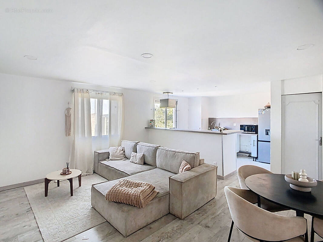 Appartement à BAGNOLS-SUR-CEZE